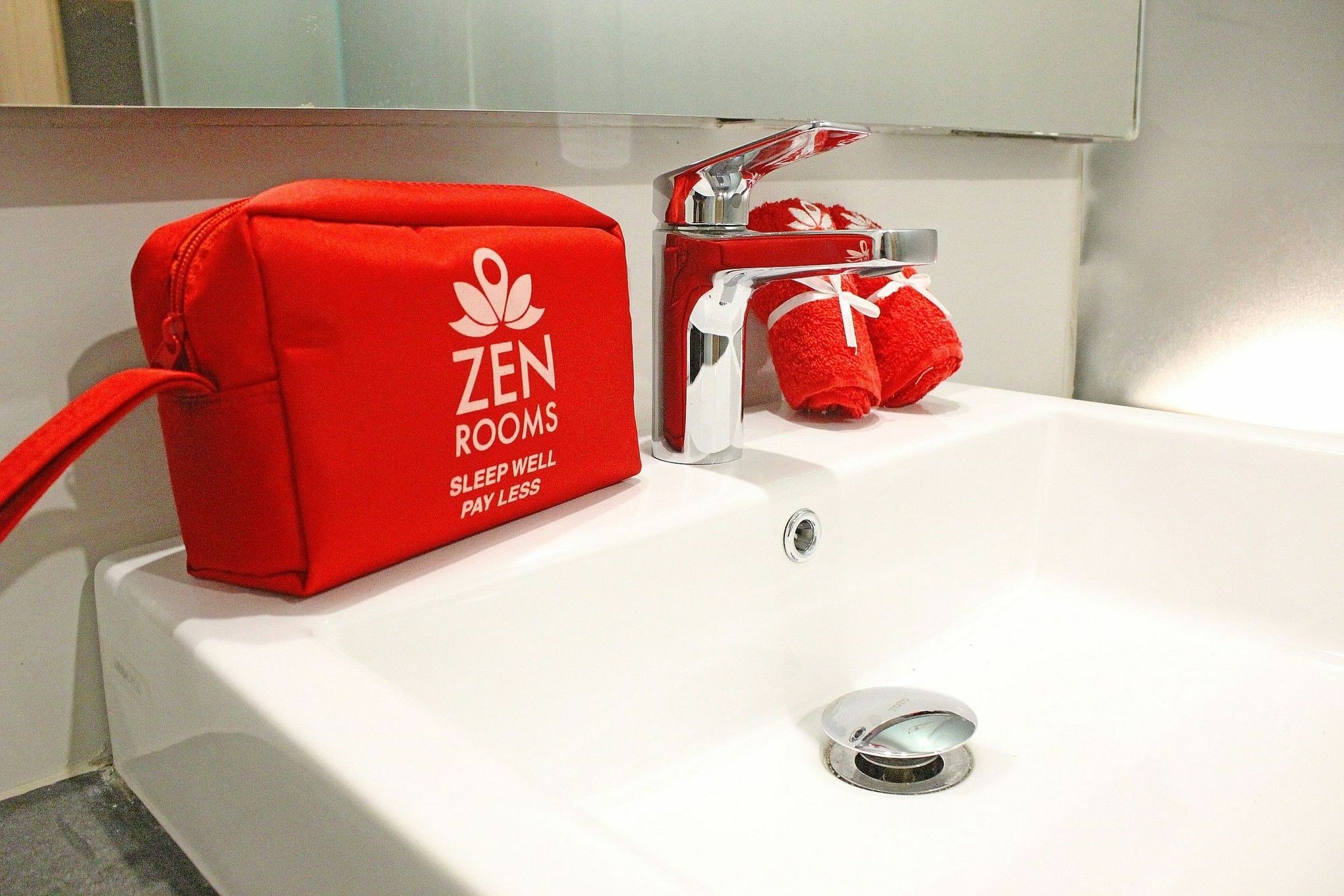 Zen Premium Sampoerna Strategic Square Hotel Jakarta Eksteriør billede