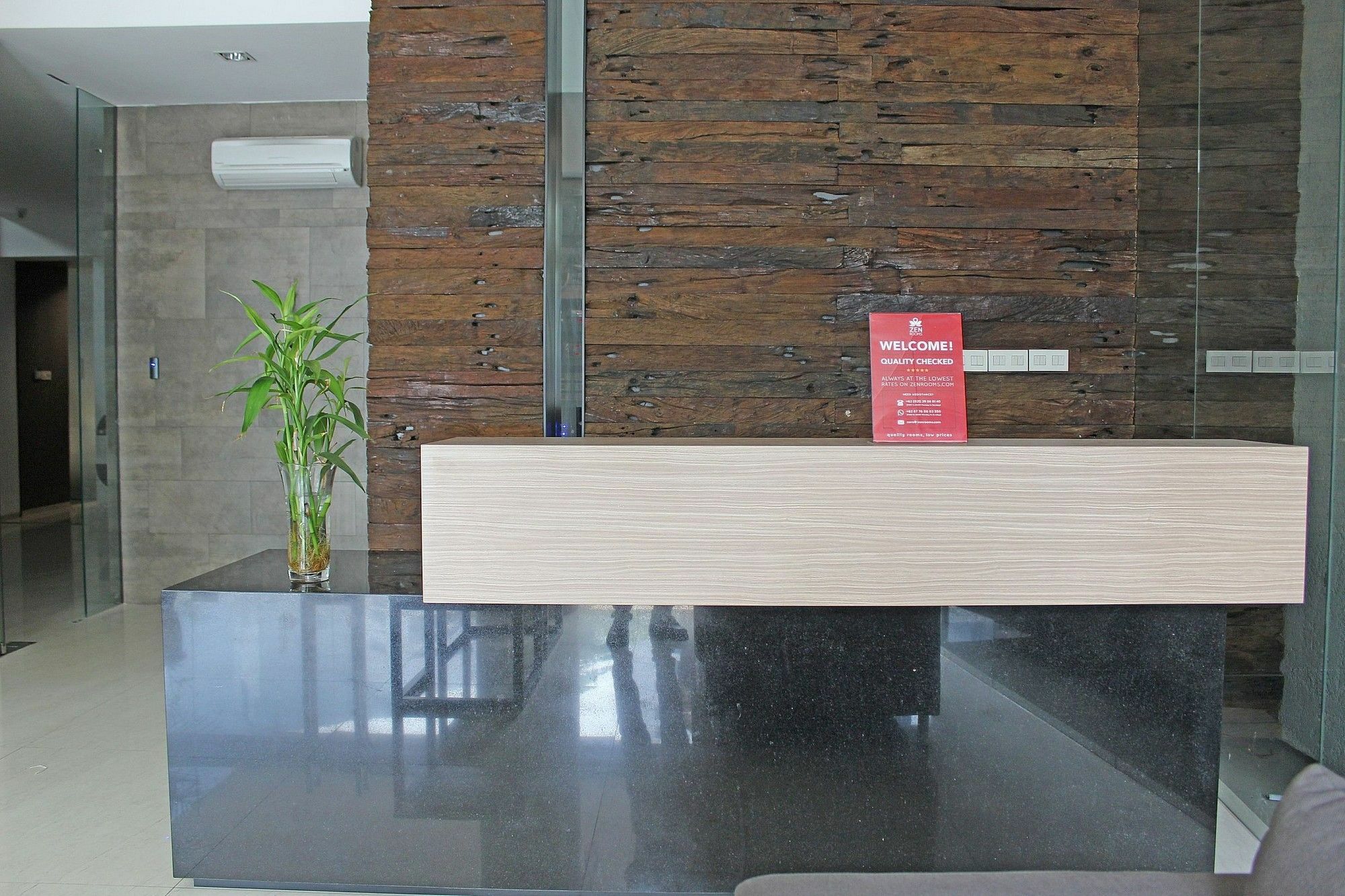 Zen Premium Sampoerna Strategic Square Hotel Jakarta Eksteriør billede