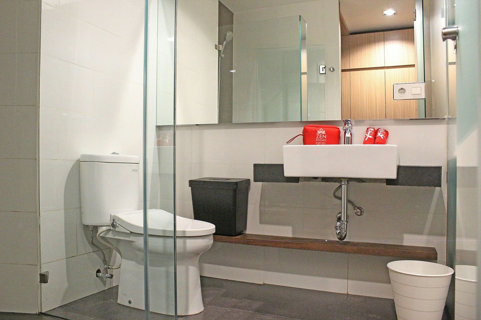 Zen Premium Sampoerna Strategic Square Hotel Jakarta Eksteriør billede